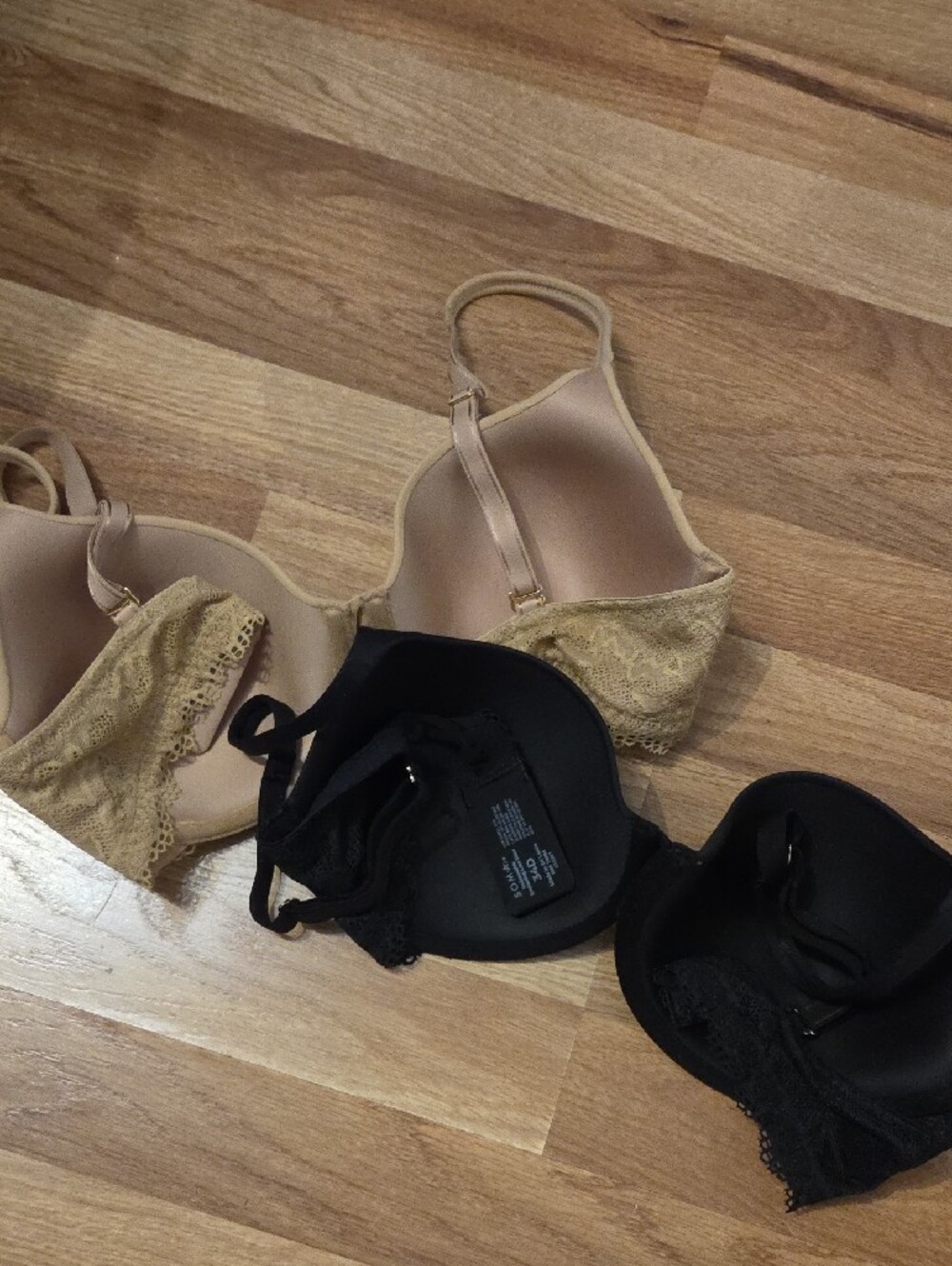 ❗️SALE❗️Four SOMA Bras - Picture 3 of 7